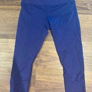 Lululemon cobalt blue low rise size 6 crop leggings